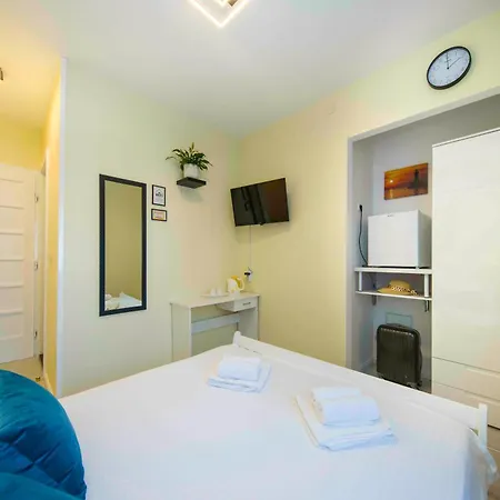 Guest house A-more Split